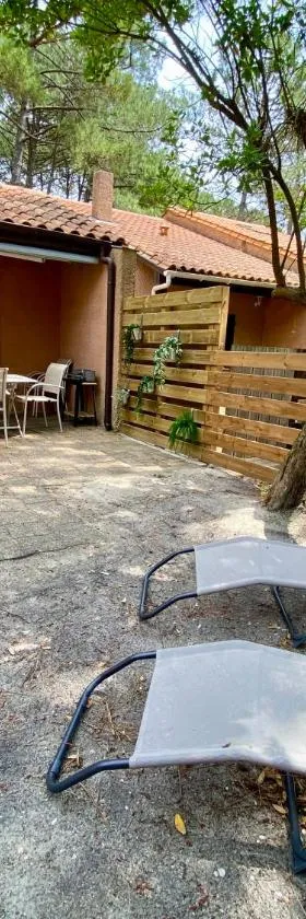 Maison au calme dans la pinède，位于拉卡诺的酒店