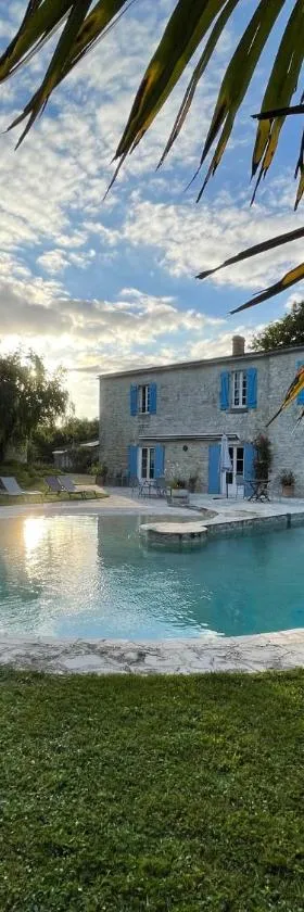 Logis Saint Léonard，位于Dompierre-sur-Mer的酒店