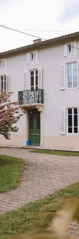 Les Chambres de Lasserre - Chambres et Table d'hôtes，位于Lasserre的酒店
