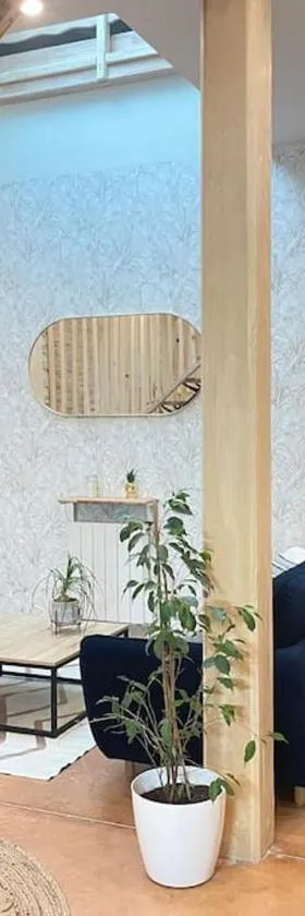 Gîte neuf avec jardin, forêt et étang，位于克勒兹河畔阿尔让通的酒店