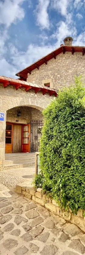 Posada OsTablaus，位于Longás的酒店