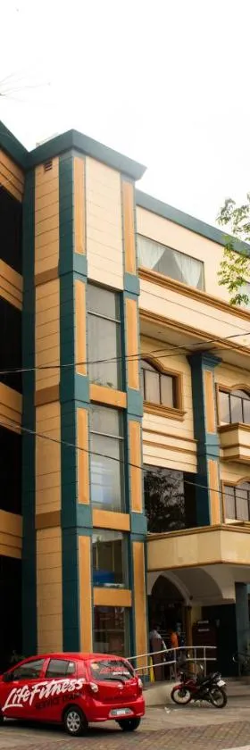 皇冠皇家酒店 ，位于Balanga的酒店