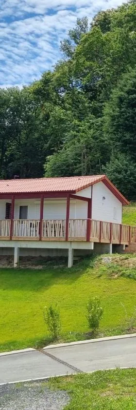 Chalet Etxean, de 1 à 6 personnes avec Barbecue, Parking et Piscine，位于阿斯帕朗的酒店
