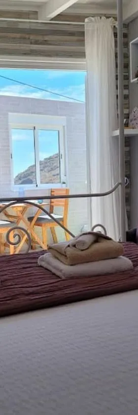 Hikers Haven Courtyard Apartment Tamaimo Tenerife，位于El Molledo的酒店
