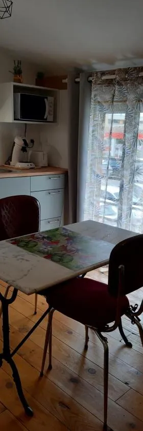 Chambre，位于弗洛恩斯的酒店
