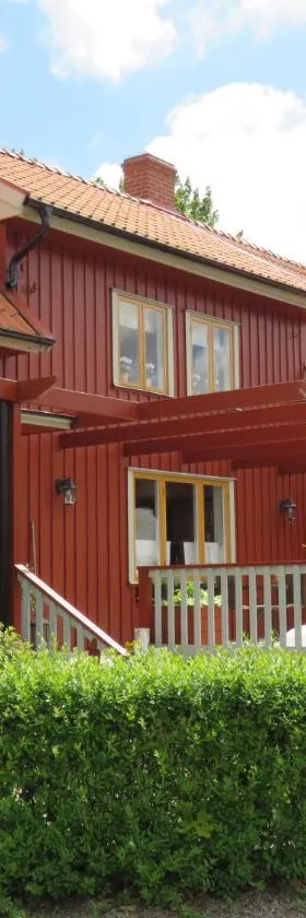 Karlsberg Gård B&B，位于Tvååker的酒店