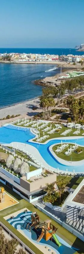 Resort Cordial Santa Águeda & Perchel Beach Club，位于阿吉内金海滩的酒店