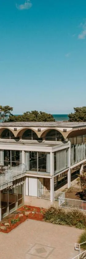Illinois Beach Hotel，位于Zion的酒店