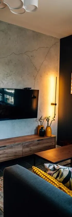 Wyspiańskiego Apartament，位于Żarów的酒店