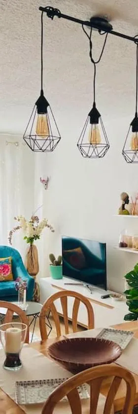 Acogedora casa recién reformada con jardín y wifi，位于拉雷多的酒店