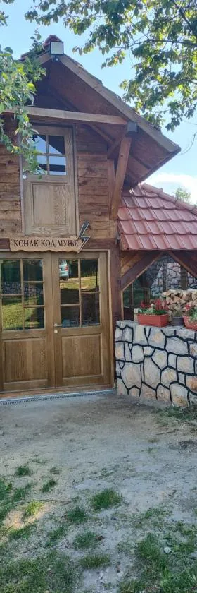 Konak kod munje，位于Omar的酒店