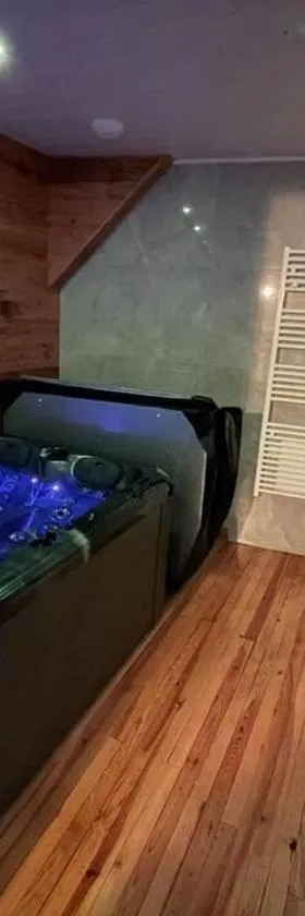 Logement avec jacuzzi Murat，位于米拉的酒店