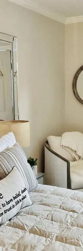 Beautiful Modern In-town Studio with Kitchenette，位于特柳赖德的酒店