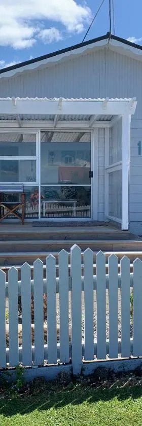 Beach Cottage - A Cosy Beach Cottage Charmer，位于Riverton的酒店