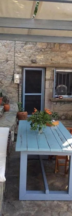 Summer Stoned Maisonette，位于孔蒂亚斯的酒店