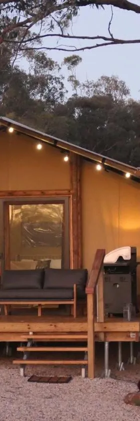 the YellowBoxWood Heathcote - Echidna Ridge and Emu Valley Tents x 2，位于Costerfield的酒店