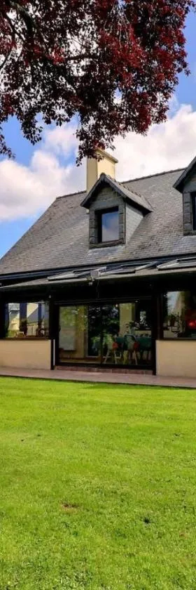 Le trotteur，位于Les Portes du Coglais的酒店