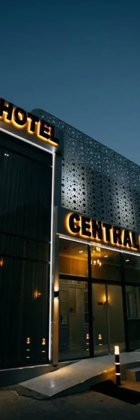 Central Plaza Hotel，位于乌尔根奇的酒店