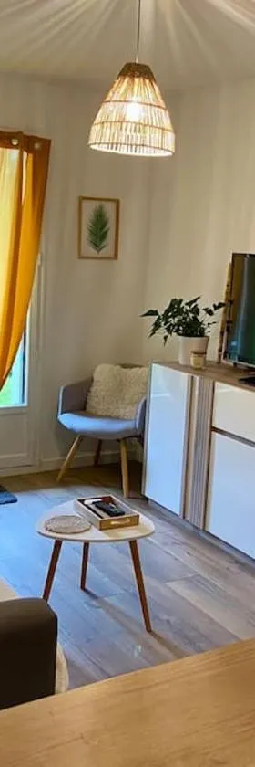 Appartement avec jardin，位于巴尼奥勒德日洛恩的酒店