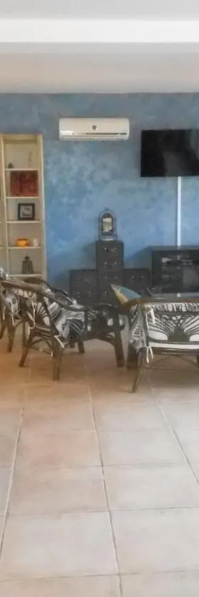 appartement indépendant avec jardin，位于圣吉尔的酒店