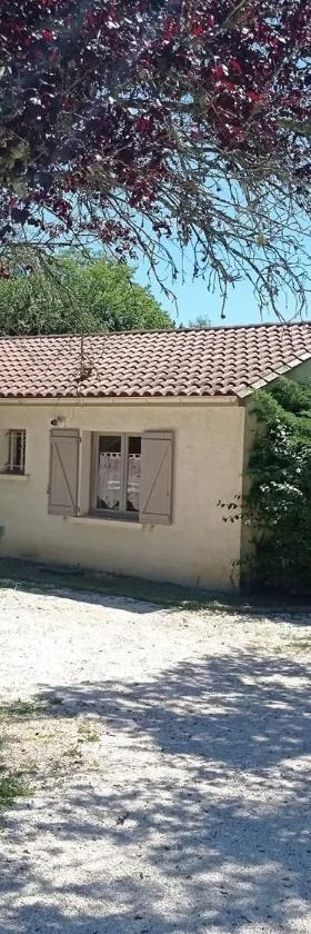 Gite Acacia au coeur du Triangle d'Or en Dordogne，位于Castels的酒店
