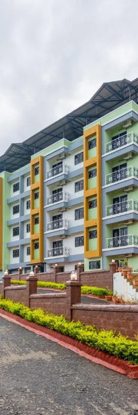 Treebo Green Village Resort with Pool, Goa，位于Maneri的酒店