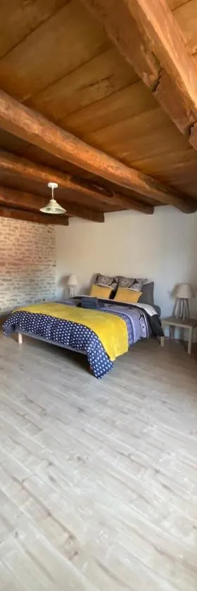 Chez Odette chambre Erable et Glycine，位于Esnoms-au-Val的酒店