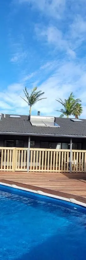 Luxury Bay Vacation Home 5 Ensuites & Pool，位于旺阿帕劳阿的酒店