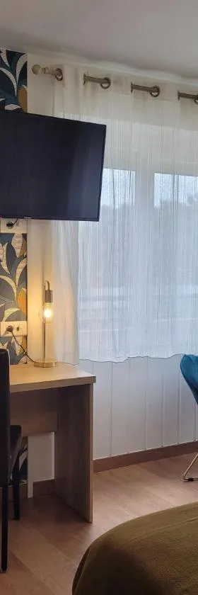Brit Hotel des Halles，位于孔卡尔诺的酒店