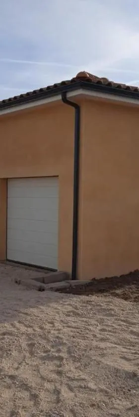 La villa des Mûriers très spacieuse dans un environnement calme，位于Malause的酒店