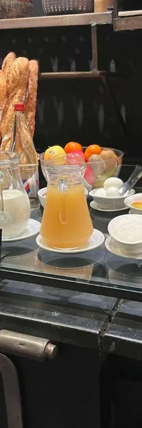 Brit Hotel Du Dauphin L'Aigle，位于莱格勒的酒店
