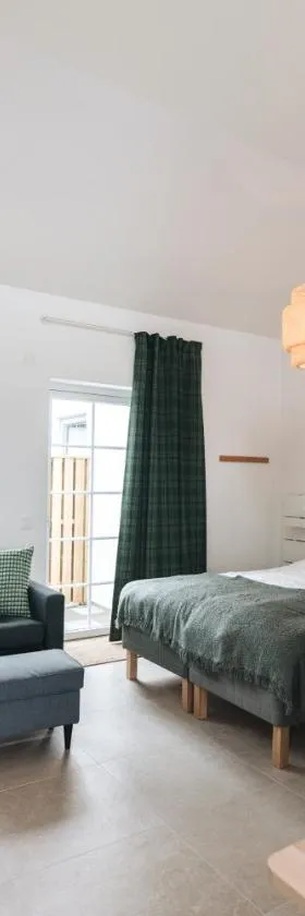 Mälarhusen Semesterby Österlen - Stugor & Gårdssviter，位于Sandby的酒店