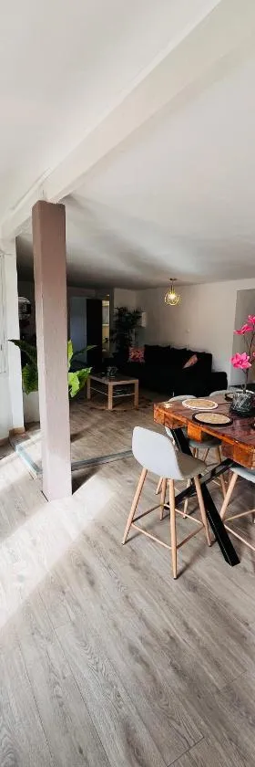 Location T3 jardin avec piscine，位于迈兹的酒店