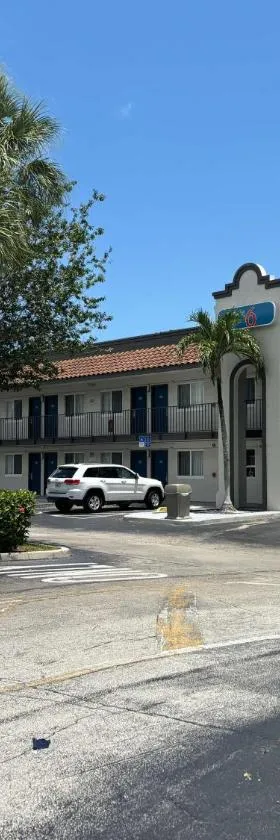 Motel 6 Riviera Beach FL，位于里维埃拉海滩的酒店