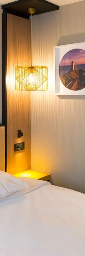 勒莱克胡昂布雷斯特布里特酒店，位于勒勒莱克凯尔于永的酒店