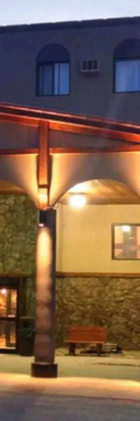 黑石山林小屋和套房酒店，位于利德的酒店