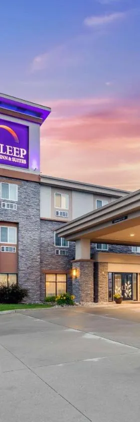Sleep Inn & Suites Grand Forks Near Alerus Center，位于格兰福克的酒店