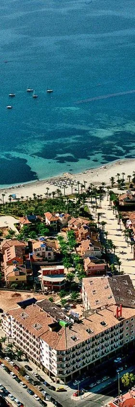 Hotel Monarque Costa Narejos，位于洛斯阿尔卡萨雷斯的酒店