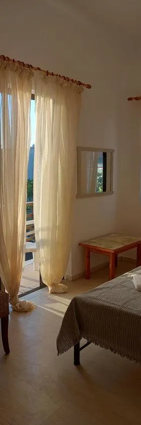 Limnos Myrina Romeikos Gialos Petite Studio 5，位于米里纳的酒店