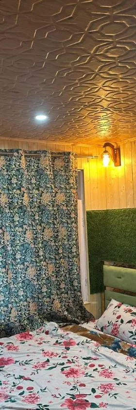 D’SHIEKHS RESORT GUREZ，位于Kanzalwan的酒店