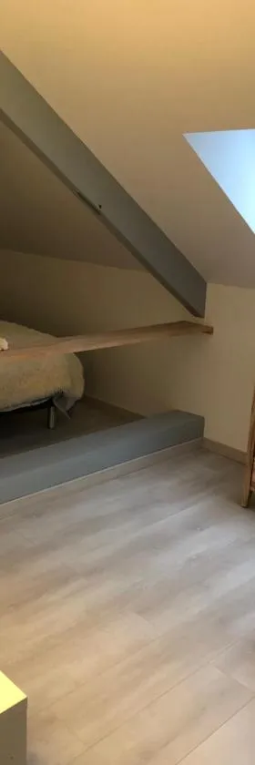 Chez Blandine - jolie chambre et mezzanine climatisées proche UTT infrastructures sportives，位于Rosières-près-Troyes的酒店