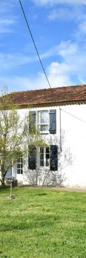 Le Cardoué, chambres d'hôtes proche du Puy duFou，位于尚托奈的酒店