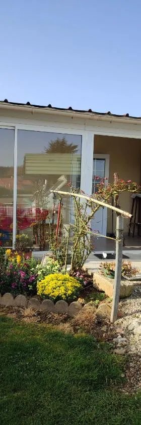 agréable maison de campagne située au calme，位于Aiguillon的酒店
