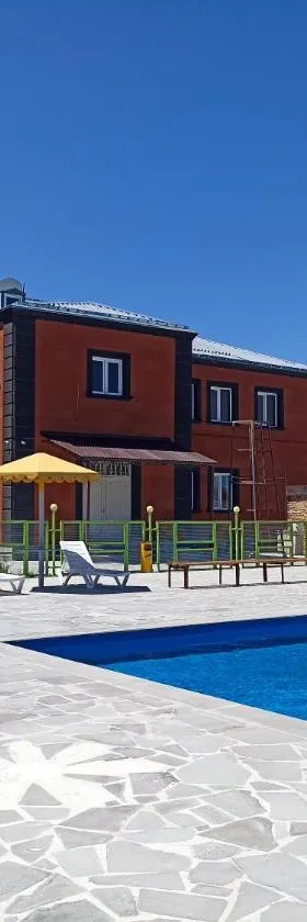 艾拉赞酒店，位于久姆里的酒店