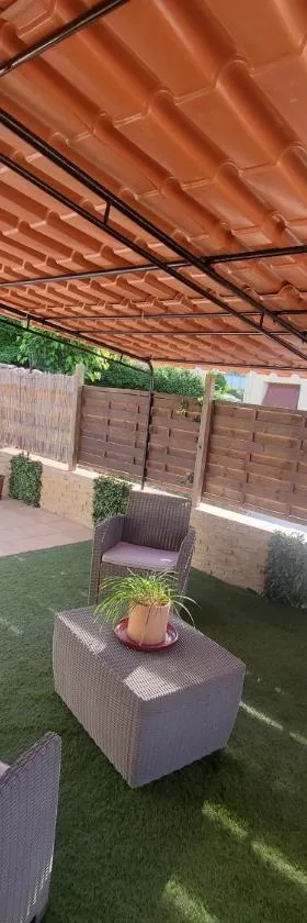 La Renaissance 50m2 - Indépendant & terrasse，位于圣昂布鲁瓦的酒店