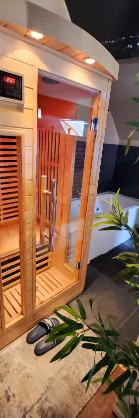 StarWars SAUNA Jacuzzi balneo à 10 minutes de Disneyland，位于Condé-Sainte-Libiaire的酒店