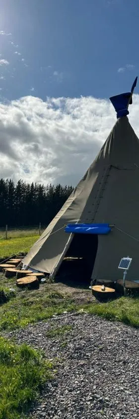 Shandon tipi off grid camping, nc500，位于洛赫卡伦的酒店