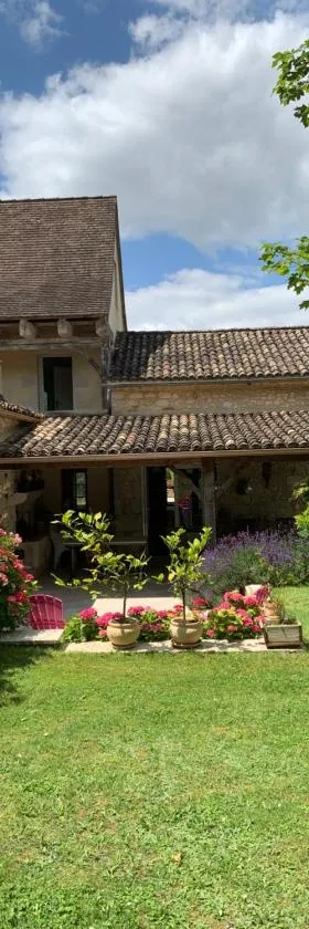 Au Bonheur des Oiseaux，位于Larocal的酒店
