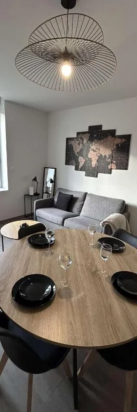 Le Grand RepublicainT2，位于Le Péage-de-Roussillon的酒店