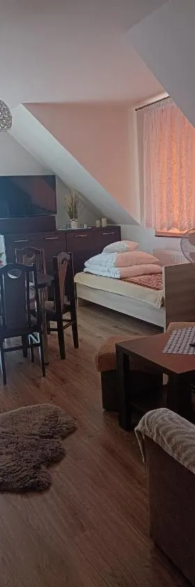 Dom Wakacyjny Gajówka z ogrodem，位于日基的酒店